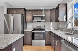88 Woodhouse Ave in Wallingford, CT - Building Photo - Building Photo