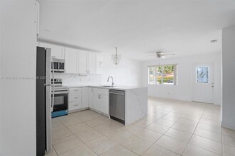 1997 SW 70th Way in North Lauderdale, FL - Building Photo - Building Photo