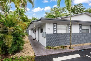 5842 NW 23rd St in Lauderhill, FL - Building Photo