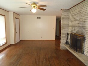 1121 N 8th St in Manhattan, KS - Building Photo - Building Photo