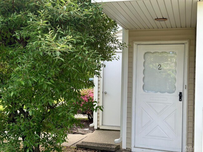 2 Wynwood Dr in Monmouth Junction, NJ - Building Photo - Building Photo