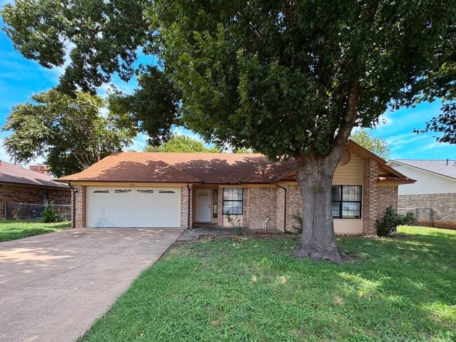 property at 1401 Clairidge Ave