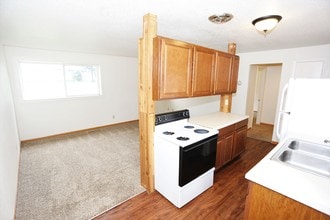 Southdale Apartments in Grand Forks, ND - Foto de edificio - Building Photo