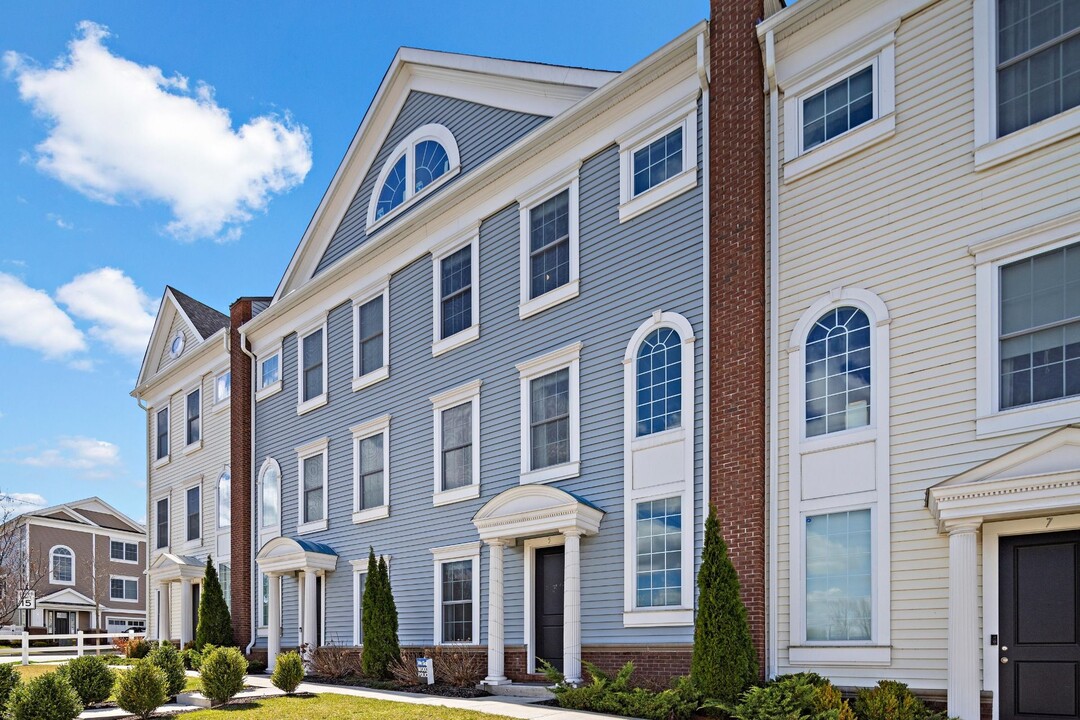 5 Roosevelt Dr in Wood Ridge, NJ - Foto de edificio