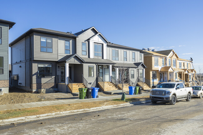 Silverton Townhouses in Calgary, AB - Building Photo - Building Photo