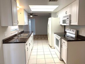 609 Croton Rd in Melbourne, FL - Foto de edificio - Building Photo