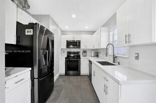 2311 SW 87th Way in Miramar, FL - Building Photo