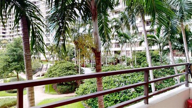 2500 Parkview Dr in Hallandale Beach, FL - Building Photo - Building Photo