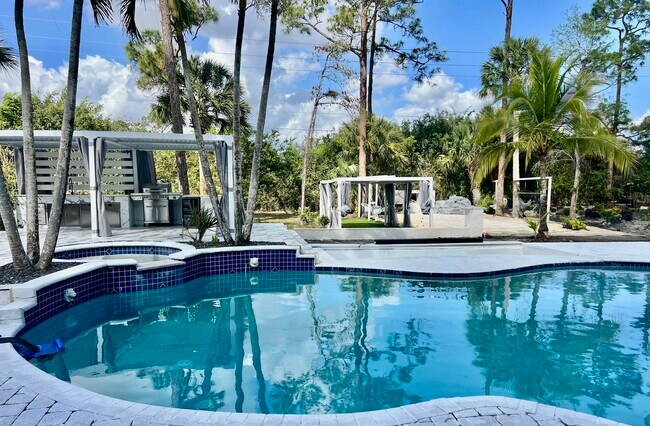 377 Squire Dr in Wellington, FL - Building Photo - Building Photo