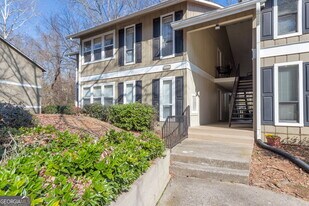 5155 Roswell Rd NE in Atlanta, GA - Building Photo