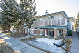 131 20 Av NE in Calgary, AB - Building Photo