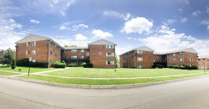 450-480 W 16th St in Chicago Heights, IL - Foto de edificio - Building Photo