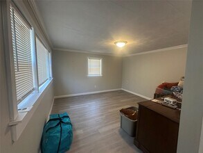 8 Valentine Ave in Glen Cove, NY - Building Photo - Building Photo