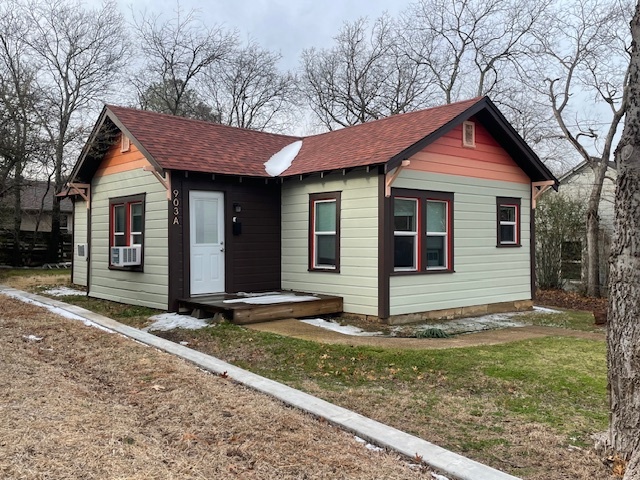 903 Haynes Street, Unit A in Denton, TX - Foto de edificio