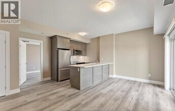 955 Ouellette Ave in Windsor, ON - Building Photo - Building Photo