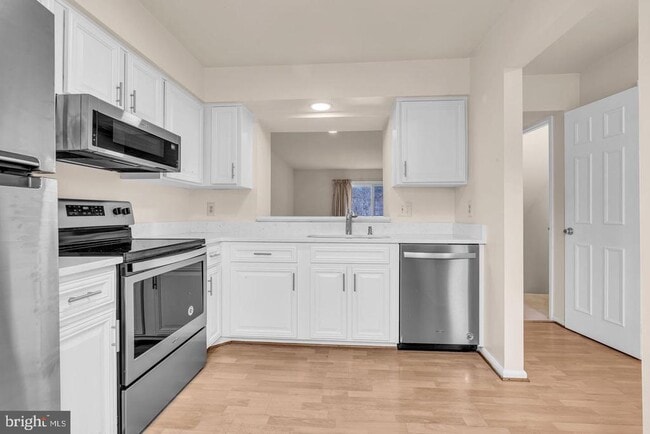 14854 Lynhodge Ct in Centreville, VA - Building Photo - Building Photo