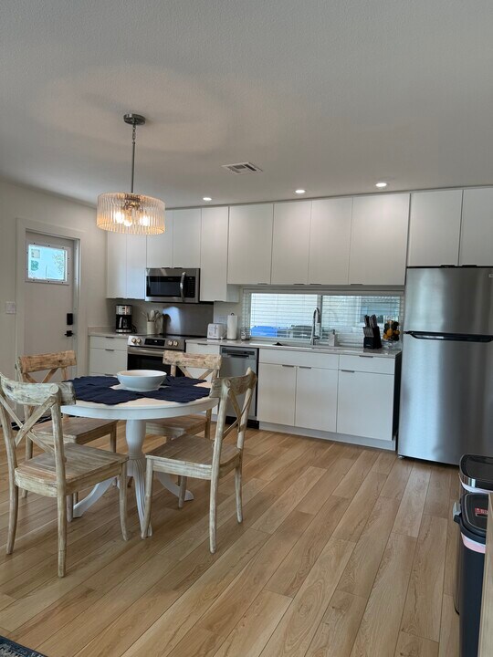 908 Harbor Dr S in Venice, FL - Building Photo