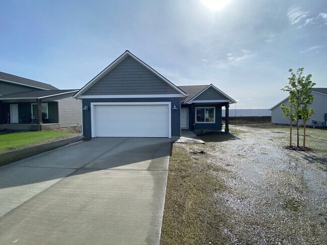 12490 N Cavanaugh Dr in Rathdrum, ID - Building Photo - Building Photo