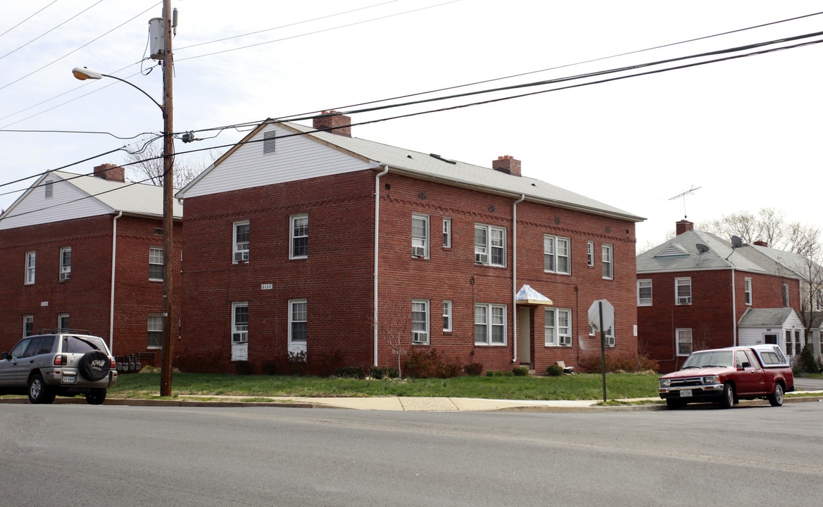 Wayne Street Apartments in Arlington, VA - Building Photo