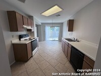 3663 Candlehill in San Antonio, TX - Foto de edificio - Building Photo