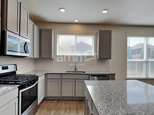 2718 Meadowood Heights in New Braunfels, TX - Foto de edificio - Building Photo