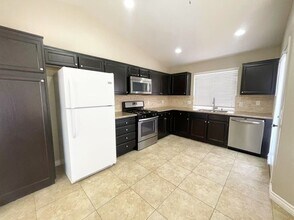 1848 Navajo Lake Way in Las Vegas, NV - Building Photo - Building Photo