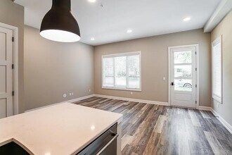 244 Vester Ave in Ferndale, MI - Foto de edificio - Building Photo