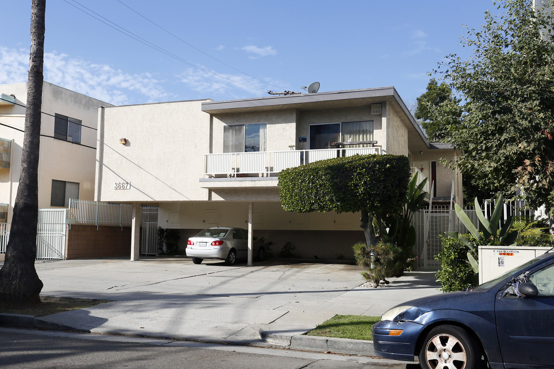 3667 Clarington Ave in Los Angeles, CA - Foto de edificio