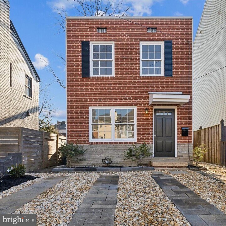 3829 Elbert Ave in Alexandria, VA - Building Photo