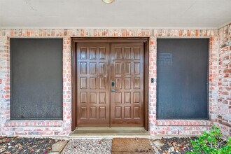 12131 Ella Lee Ln in Houston, TX - Building Photo - Building Photo