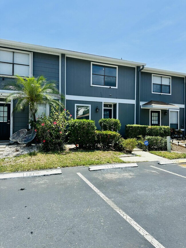 850 Hill Dr in West Palm Beach, FL - Building Photo - Building Photo