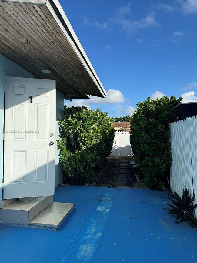 4365 SW 83rd Ave in Miami, FL - Building Photo - Building Photo