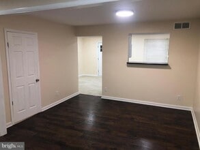 13013 Townsend Rd in Philadelphia, PA - Building Photo - Building Photo