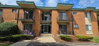1890 Axtell Dr in Troy, MI - Building Photo