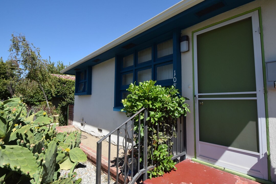 10845 Peach Grove St in North Hollywood, CA - Building Photo