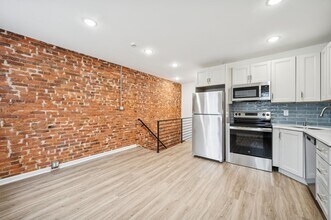 2553 S Dewey St in Philadelphia, PA - Building Photo - Building Photo