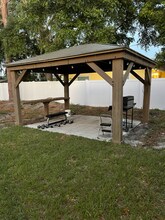 2824 Oaklawn Ave in Largo, FL - Foto de edificio - Building Photo