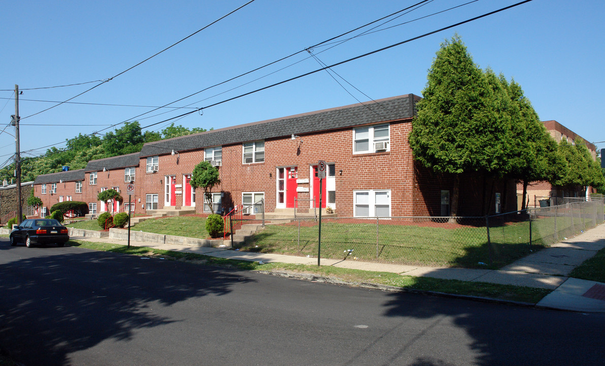 Jefferson Court Apartments in Norristown, PA - Building Photo