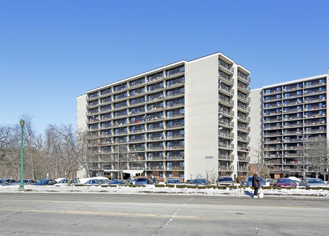 McDonnell Tower in Southfield, MI - Foto de edificio - Building Photo