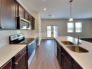 2110 Saffron Walden Dr in Plant City, FL - Foto de edificio - Building Photo