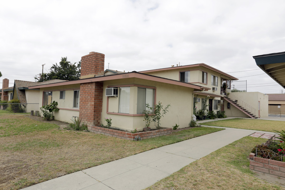 10531-10537 Sylvan St in Stanton, CA - Building Photo