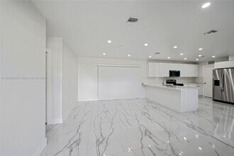 4670 NW 5th St in Plantation, FL - Building Photo - Building Photo