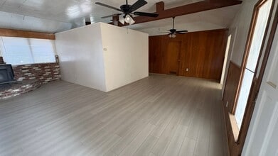 1000 E Hosking Ave in Bakersfield, CA - Building Photo - Building Photo