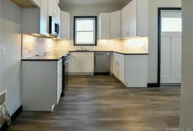 77 Whiting St in Plainville, CT - Building Photo - Building Photo