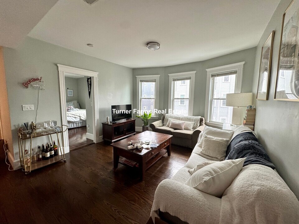 147 Boston St, Unit 2 in Boston, MA - Building Photo