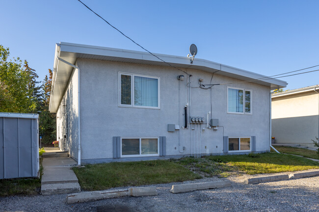 320 Southampton Dr SW in Calgary, AB - Building Photo - Building Photo