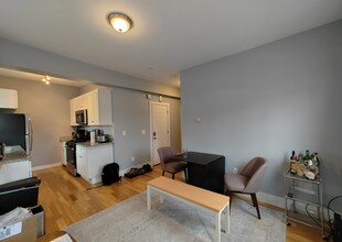 291 Beacon St, Unit 1 in Somerville, MA - Foto de edificio - Building Photo