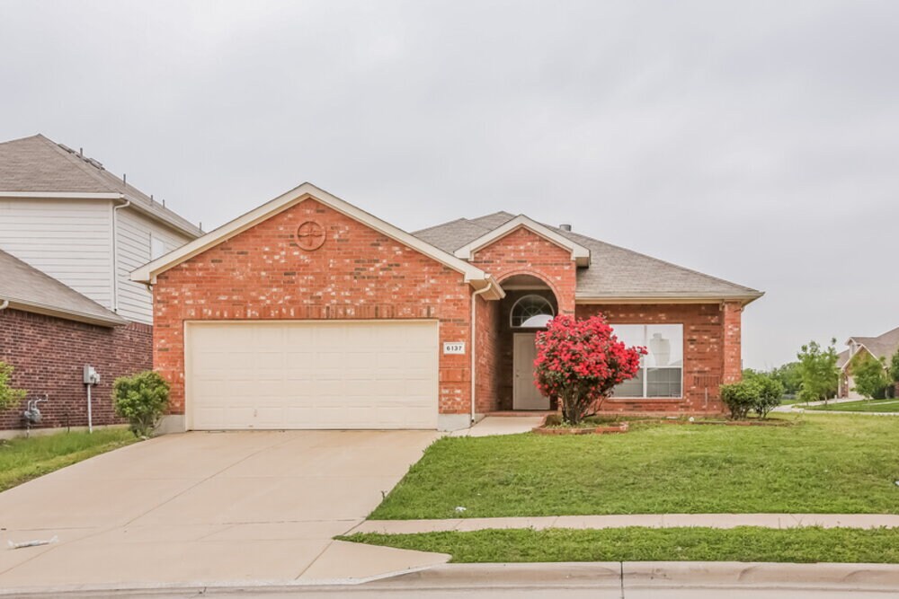 6137 Kristen Dr in Fort Worth, TX - Building Photo