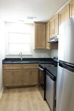 White Columns in West Monroe, LA - Foto de edificio - Building Photo