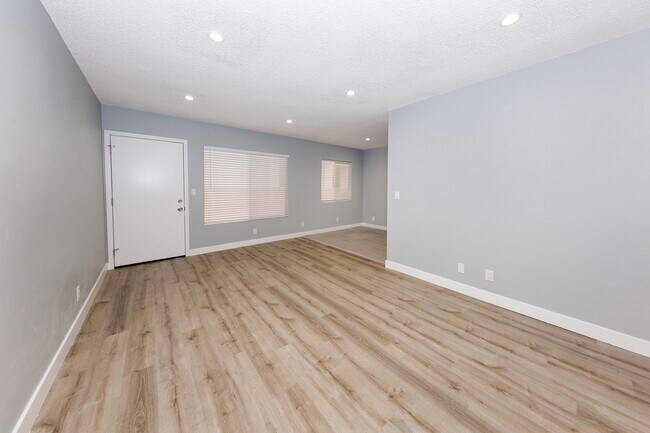 916 N Inglewood Ave in Inglewood, CA - Building Photo - Building Photo